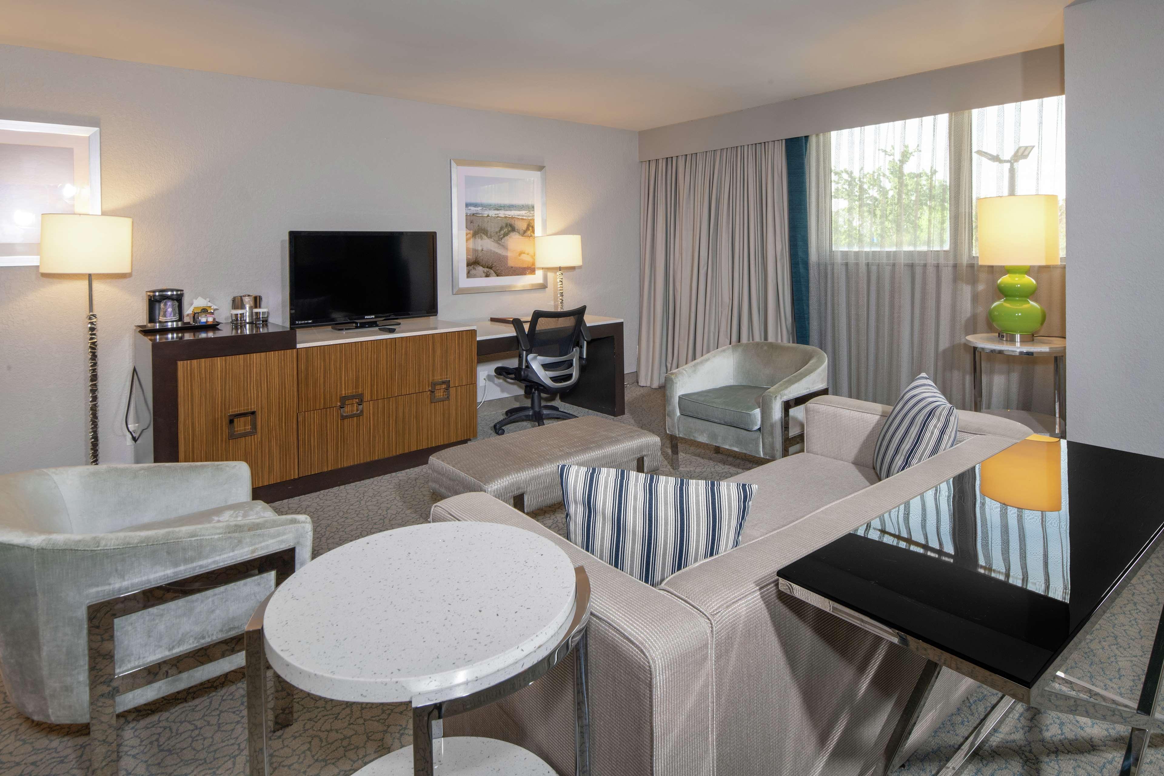 Doubletree By Hilton Hotel Jacksonville Airport Екстериор снимка
