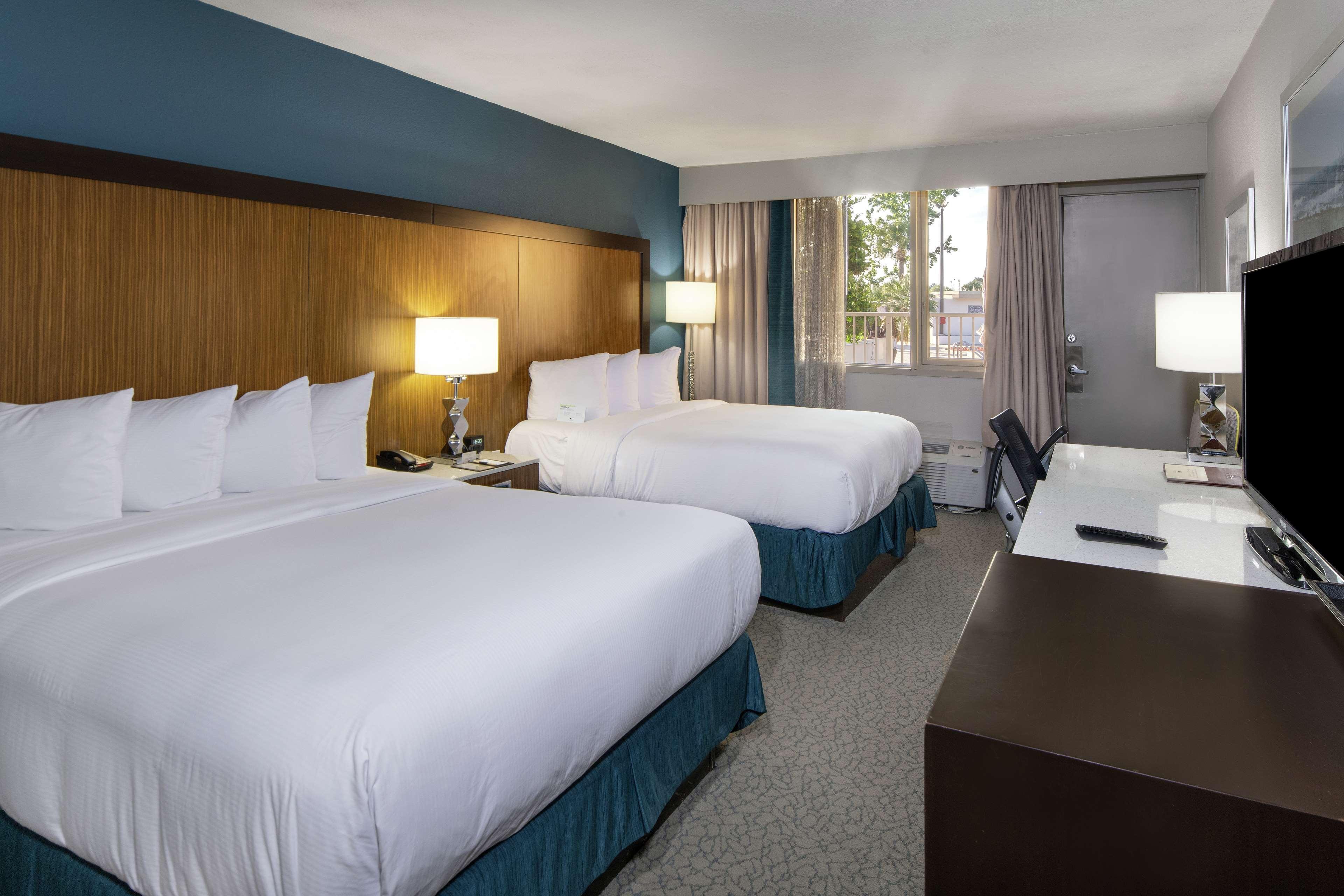 Doubletree By Hilton Hotel Jacksonville Airport Екстериор снимка