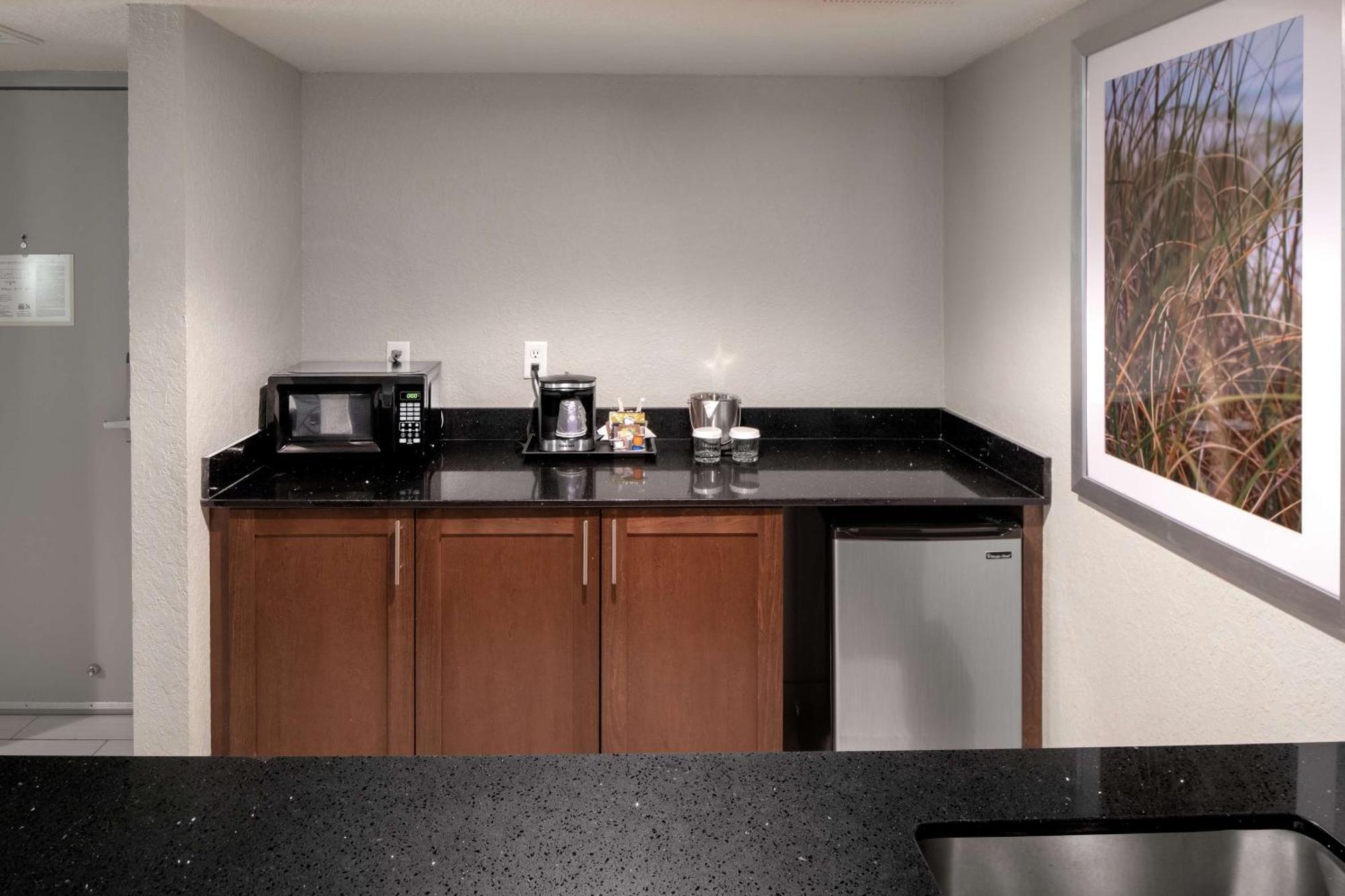 Doubletree By Hilton Hotel Jacksonville Airport Екстериор снимка